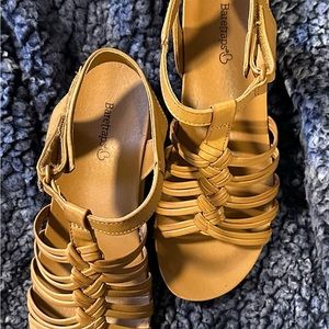 BRAND NEW Baretraps Jaime Sandals Caramel shoes casual formal designer